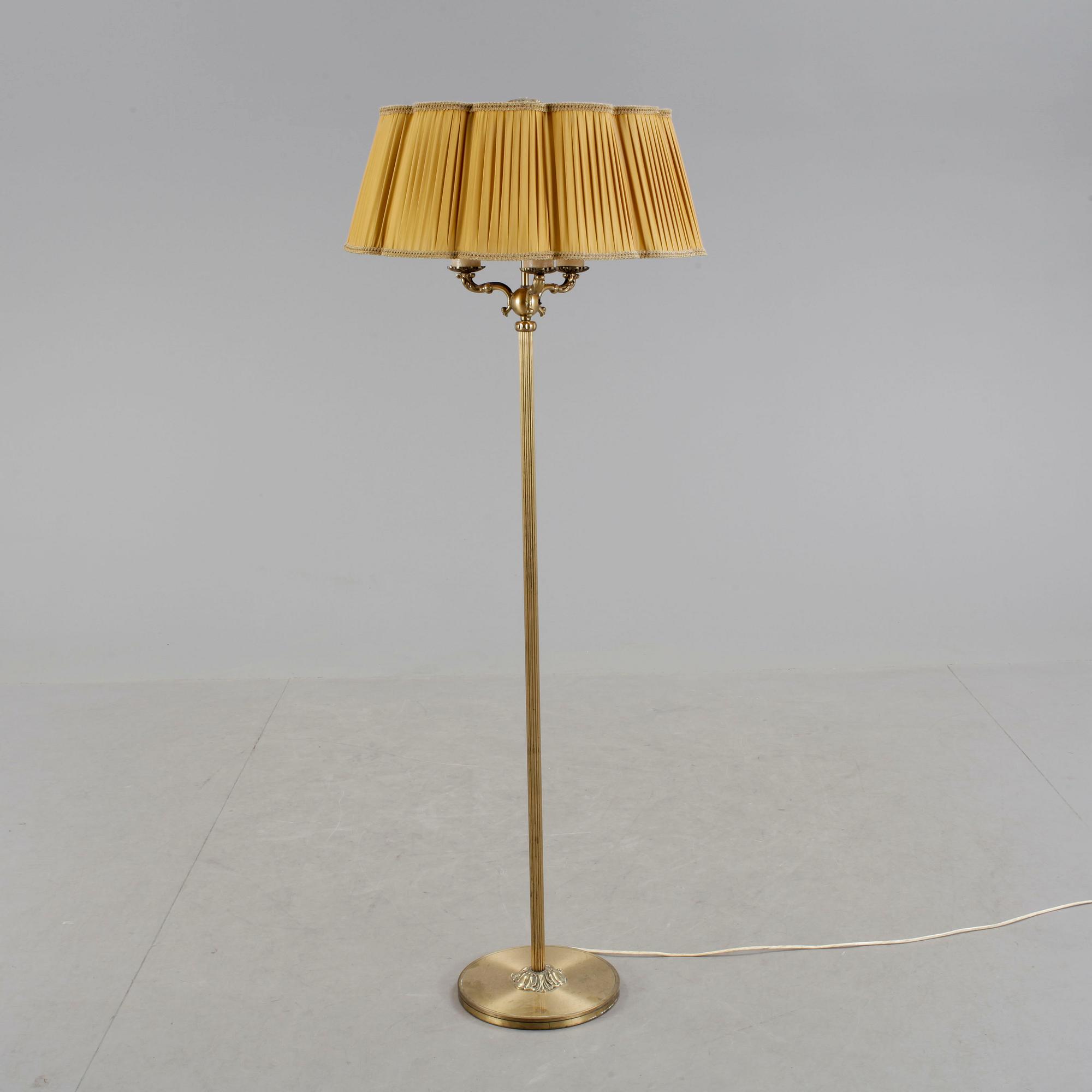 GOLVLAMPA, omkring 1900-talets mitt.