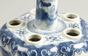 TULPANVAS, porslin, Kina 1800-tal.