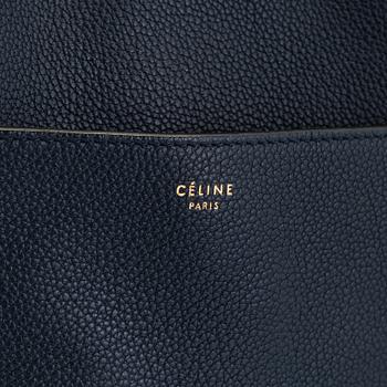 Céline, a 'Seau Sangle' bag.