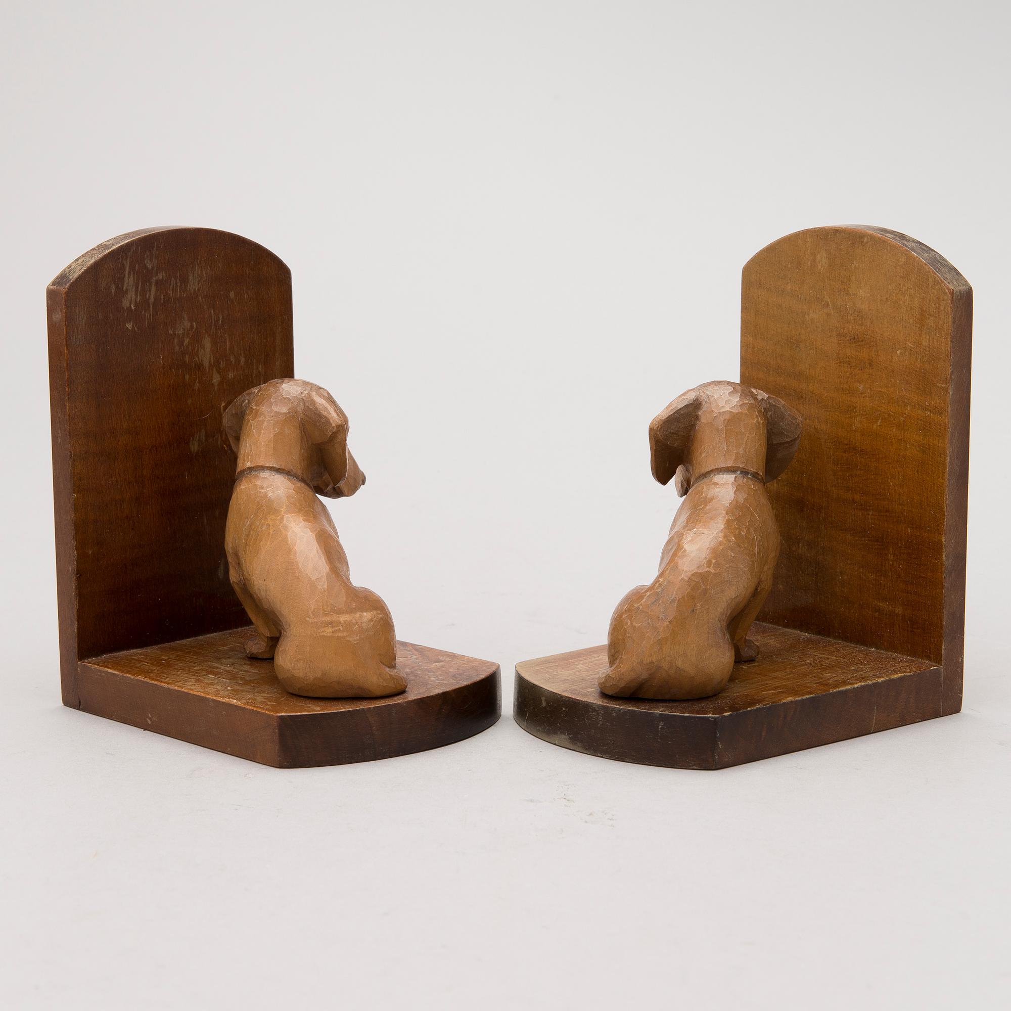 KIRJATUET, veistettyä puuta, Keskieurooppa, 1900-luvun puoliväli.