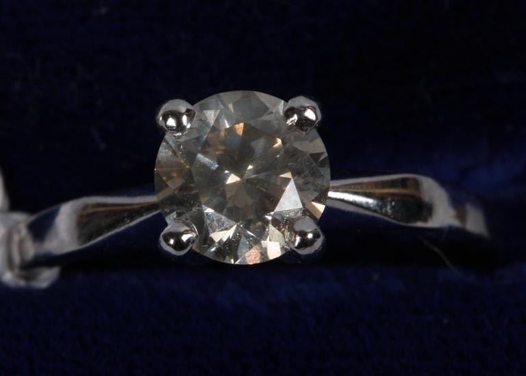 ENSTENSRING, vitguld med diamant 1,03ct. Ca /Cape/ IS-SI.