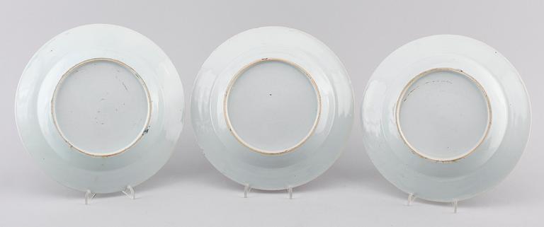 TALLRIKAR, 3 st, porslin, Kina, Qianlong 1736-1795.