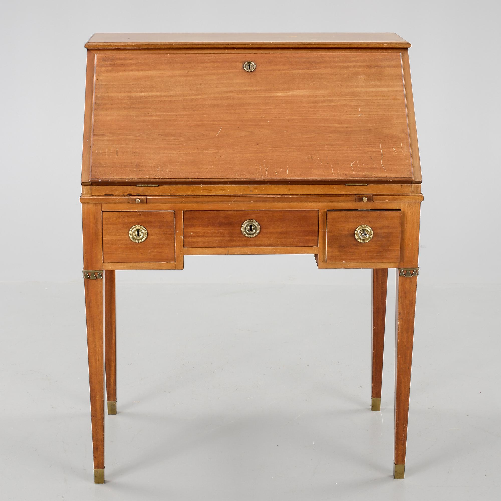 SNEDKLAFFSEKRETÄR, gustaviansk stil, 1900-talets mitt.