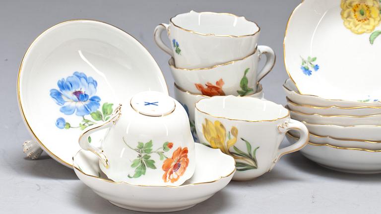 KOPPAR på FAT, 8+1. Porslin, Meissen.