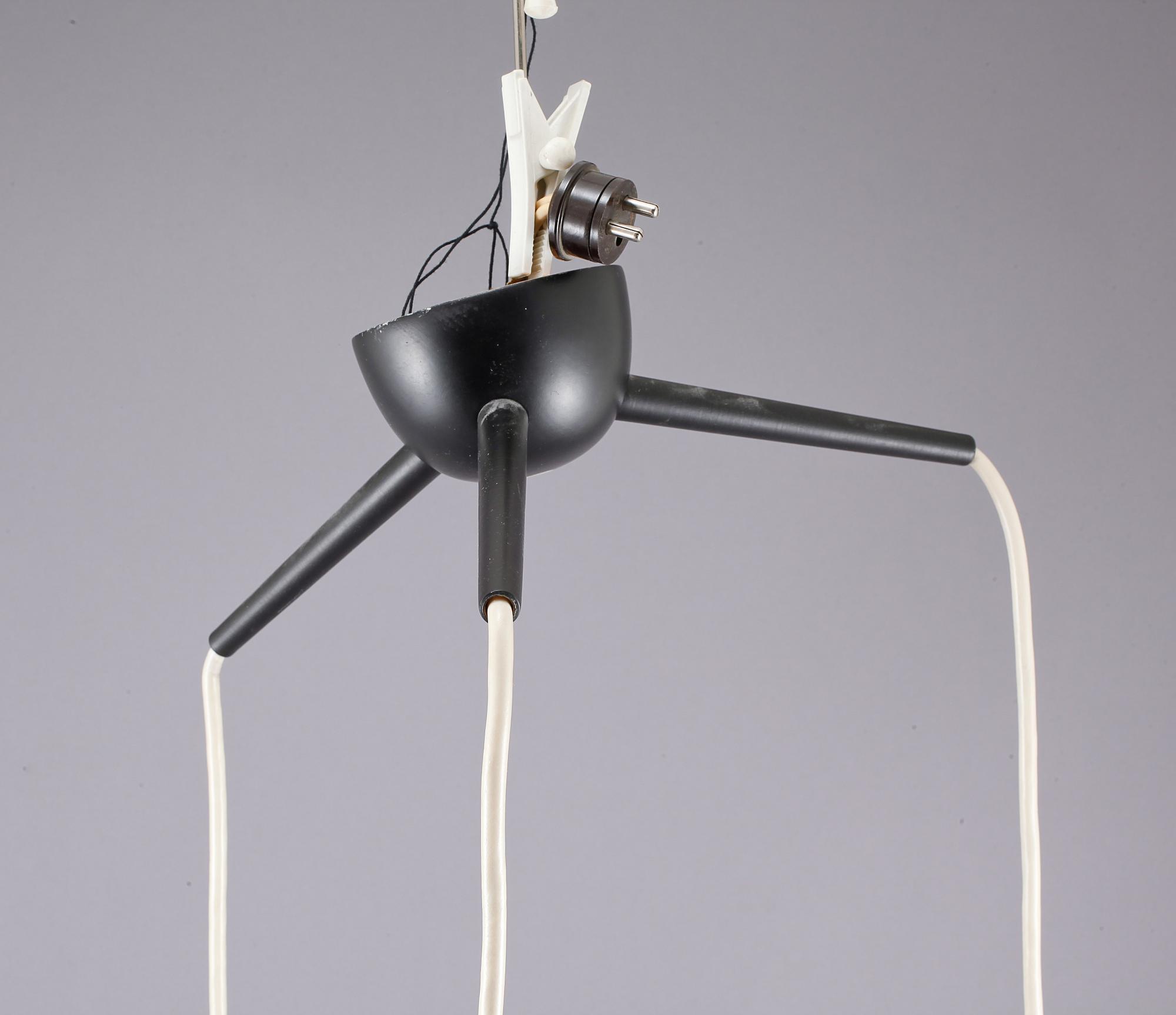 TAKLAMPA, 1950-tal. Höjd 75 cm.