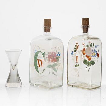Schatull med pluntor och glas, 1800-tal.