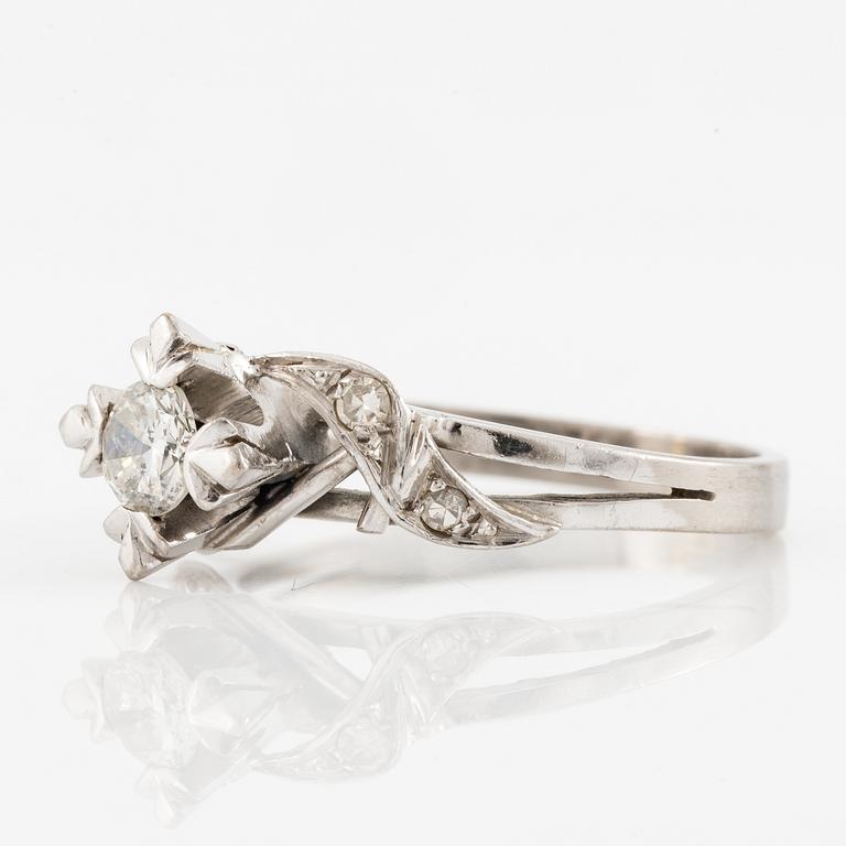 Ring, set with a brilliant-cut diamond.