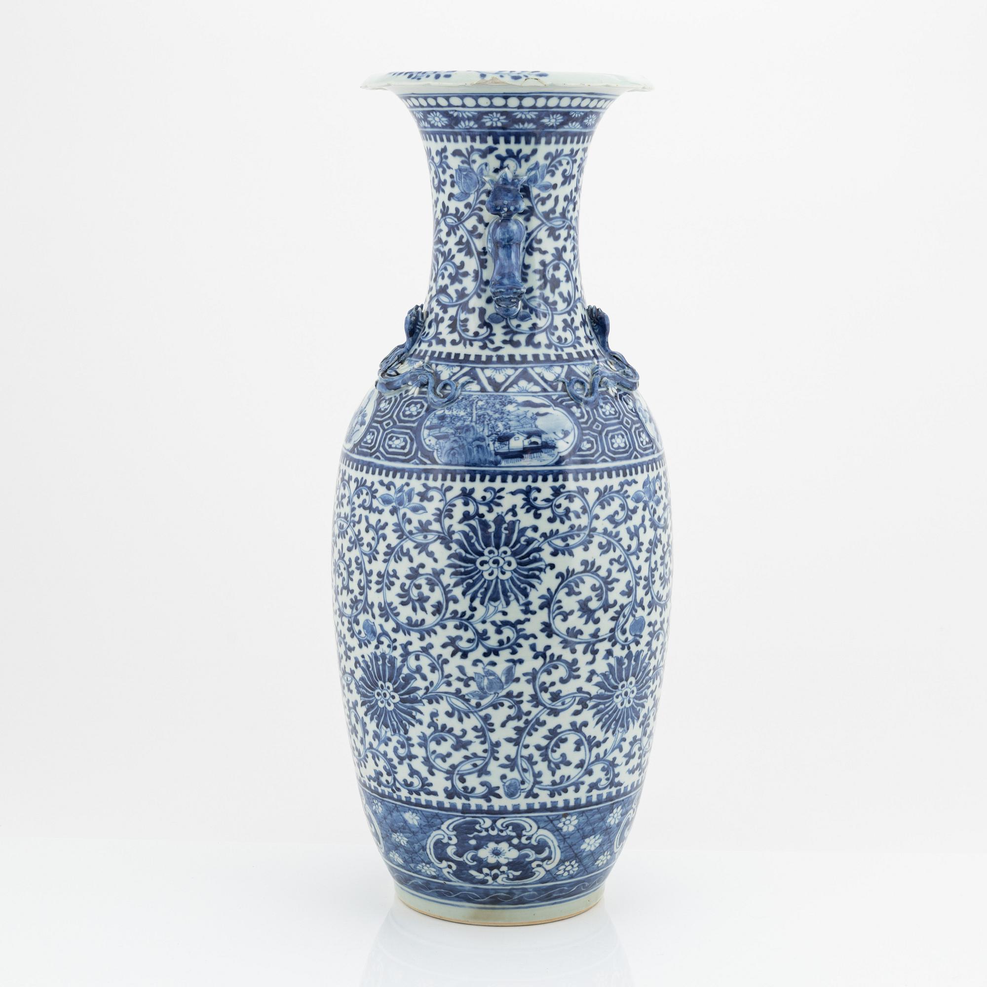 A large Chinese porcelain vase, late Qing Dynasty.