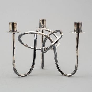 JOSEF FRANK, kandellaber, "Vänskapsknuten", försilvrad mässing. 2000-tal.