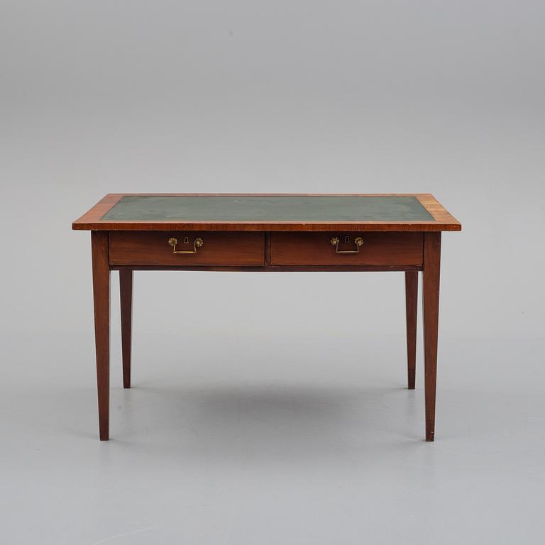 an english mahogany desk from the 19th century.