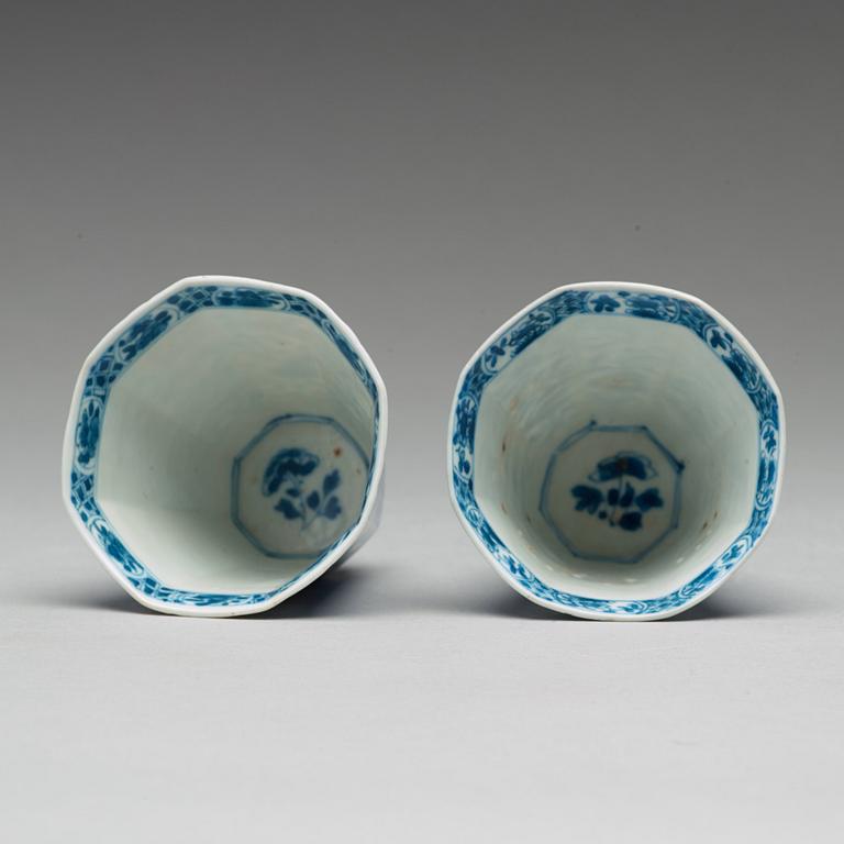 A pair of blue and white cups with stands, Qing dynasty, Kangxi (1662-1722).