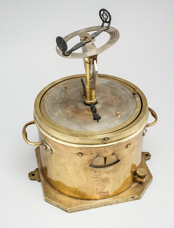 A nautical instrument named "Navisazimut" from A Lindblad and FW Gleerup in Stockholm, made around 1900.