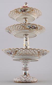 ETAGERE, porslin, Meissen, 1900-talets mitt.