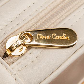 LAUKKU, Pierre Cardin.
