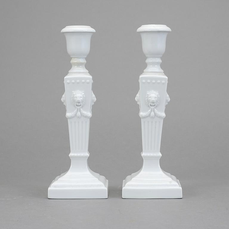 LJUSSTAKAR, ett par, porslin. Royal Copenhagen, 1900-tal.