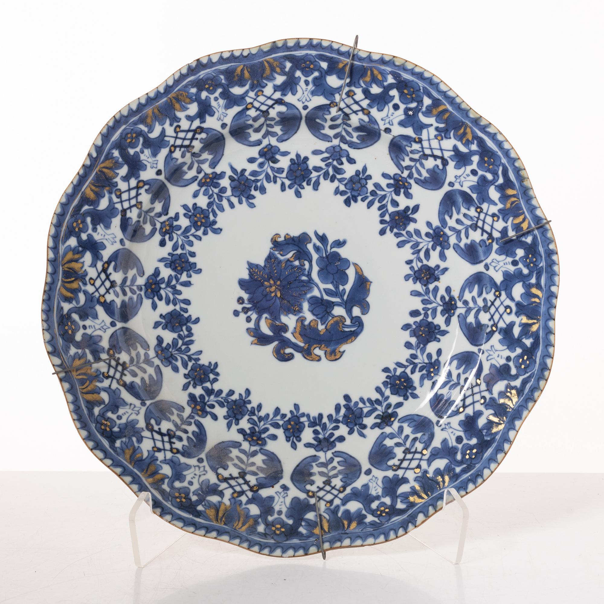 Serveringsfat, tre stycken, kompaniporslin, Kina, 1700-tal och senare.