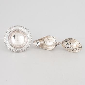 Two silver bowls and a sauce bowl, England and Sweden, 1900-1932.