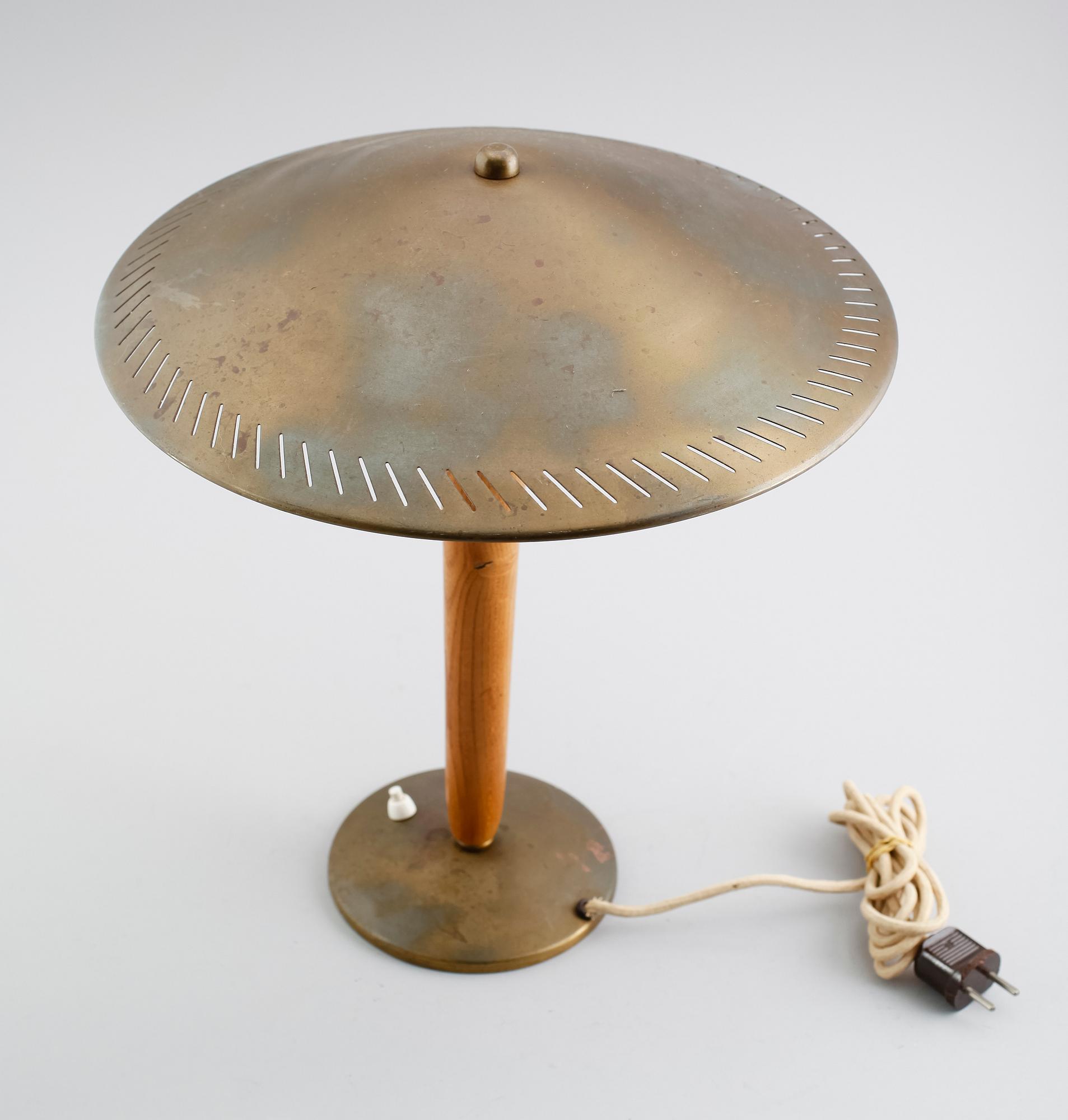 BORDSLAMPA, 1900-talets första hälft.