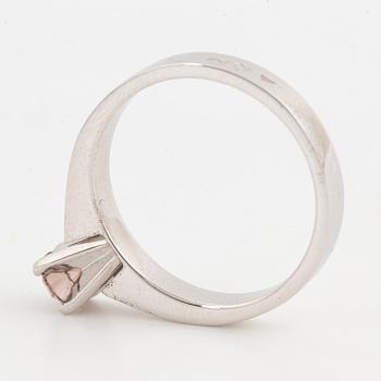 RING, 18K vitguld med briljantslipad diamant, 0,51 ct, fancy pinkish brown/Si1 enligt certifikat IGI.