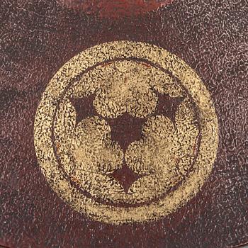 HJÄLM, "Jinghasa", lackat trä. Japan 1800-talets början.