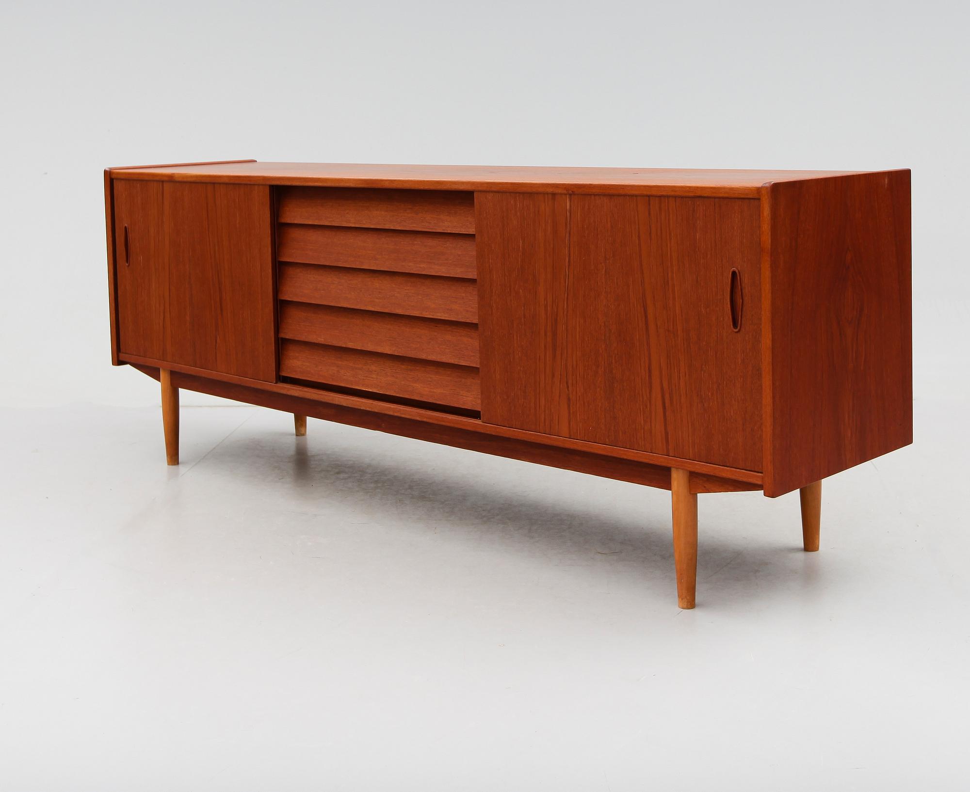 SIDEBOARD, "Trio", Nils Jonsson, Troeds, 1900-talets andra hälft.