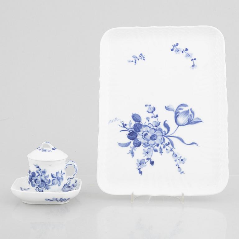 Royal Copenhagen, cremekoppar med lock och fat, 12 st, samt bricka, porslin, "Blå Blomst", Danmark.