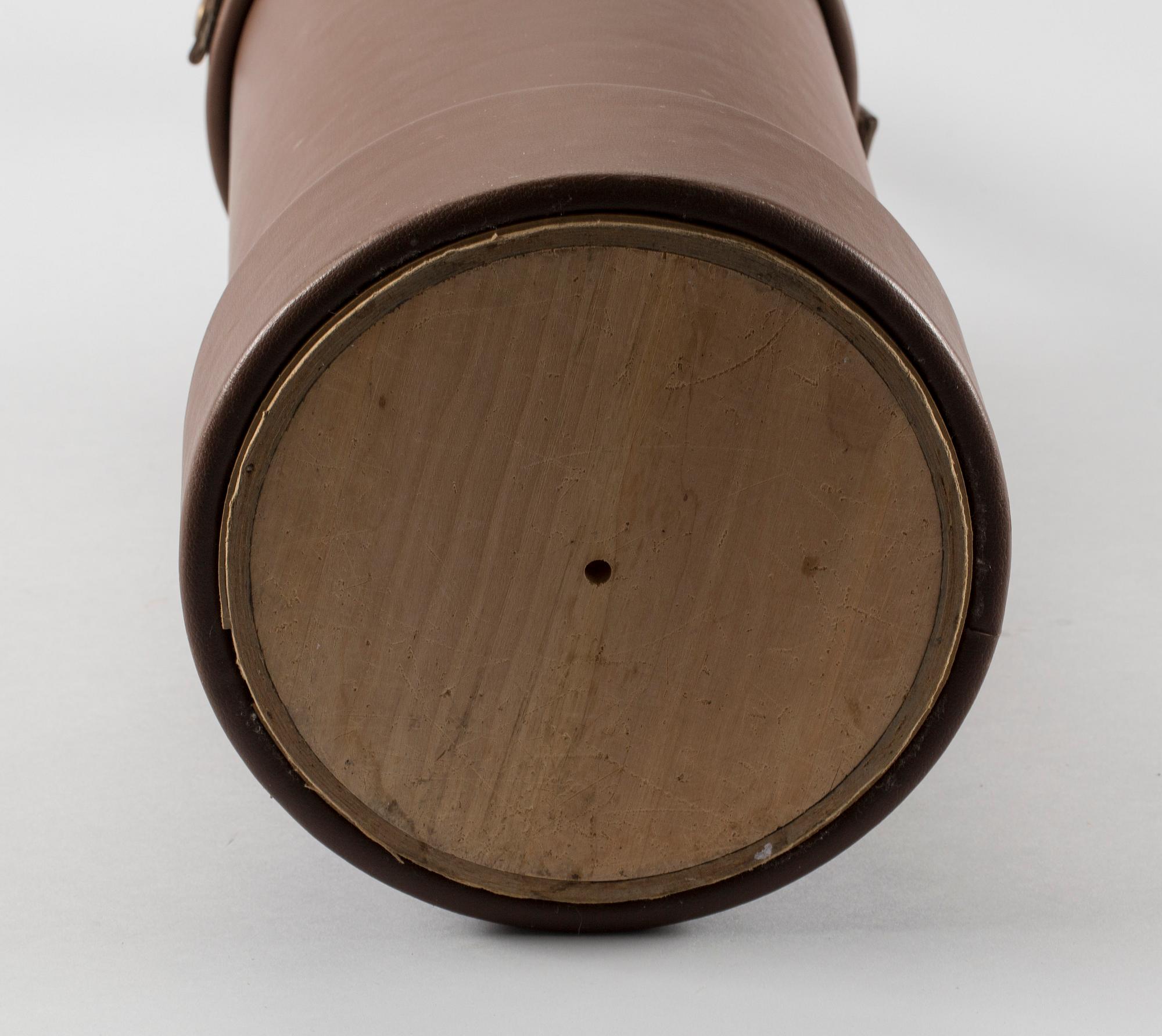 PARAPLYSTÄLL, 1900-talets slut.