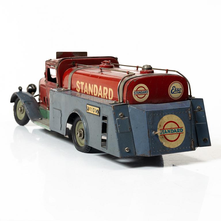 Märklin, "Standard" tank truck. Germany, 1930s.