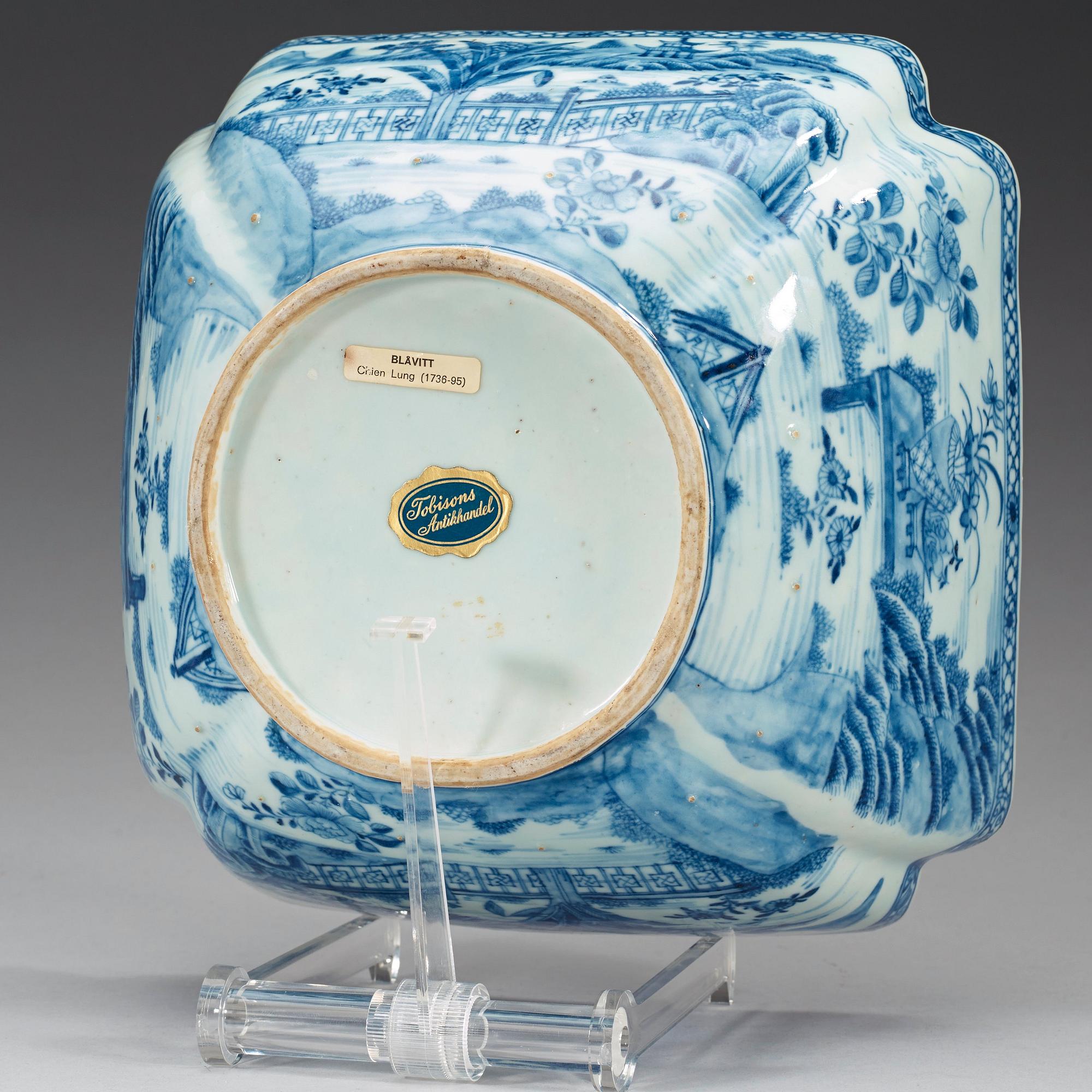 A blue and white square bowl, Qing dynasty, Qianlong (1736-95).