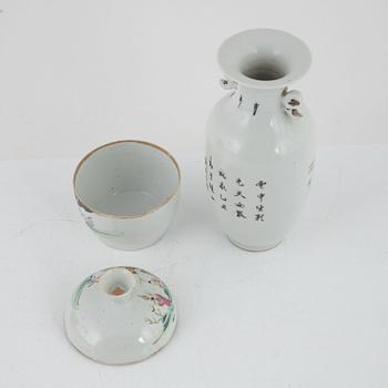 Vas och burk med lock, porslin, Kina, 1800-/1900-tal.