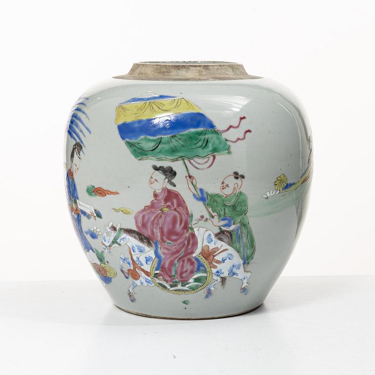 A famille rose jar, Qing dynasty, 18th century.