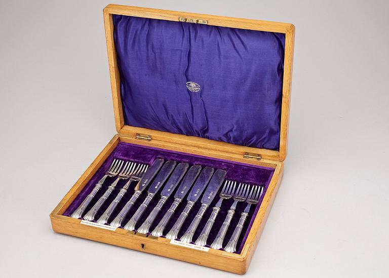 FISKBESTICK, 14 delar, silver, Goldsmiths & Silversmiths Company LTD, London, tidigt 1900-tal. Totalvikt ca 660 g.