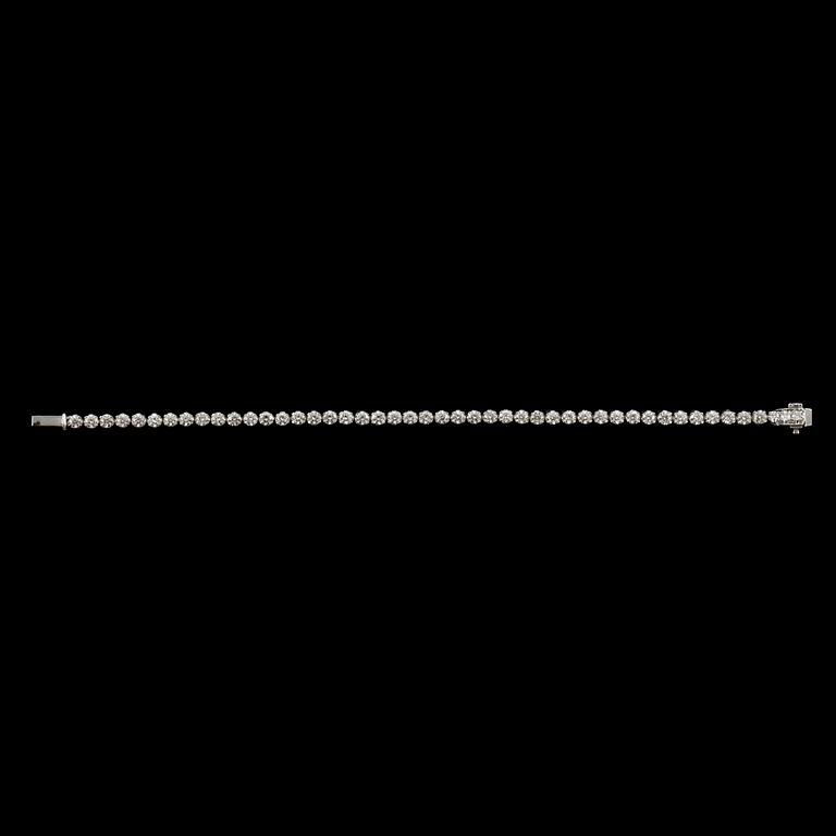A diamond, circa 5.00 cts, bracelet.