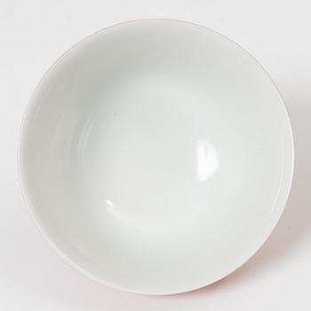 A coral red reserve decorated floral bowl, Qing dynasty.