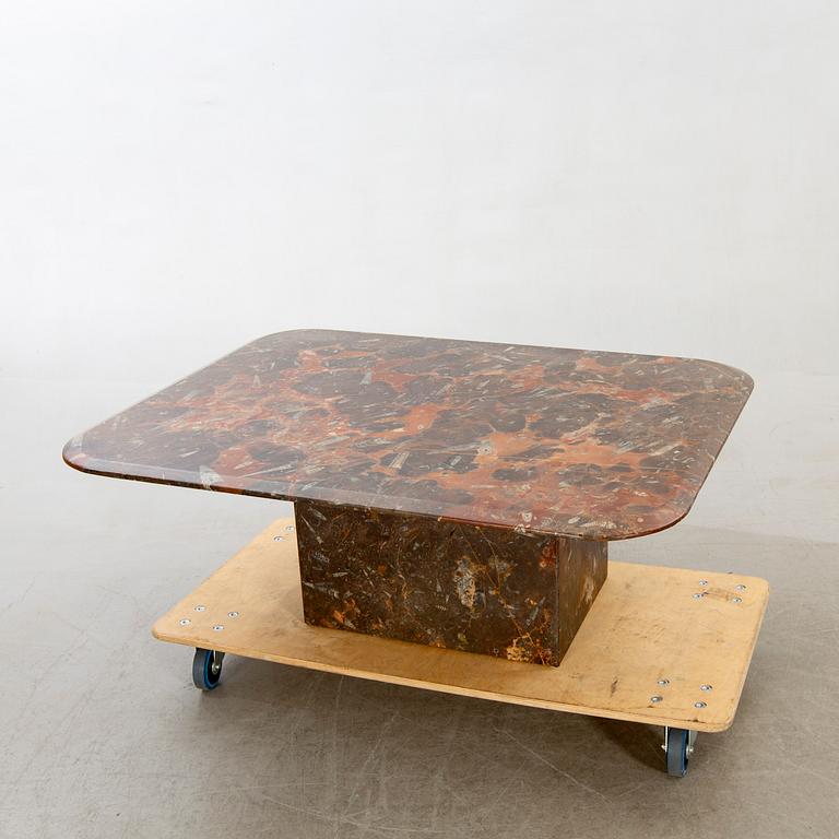 Soffbord, marmor, 1900-talets andra hälft.