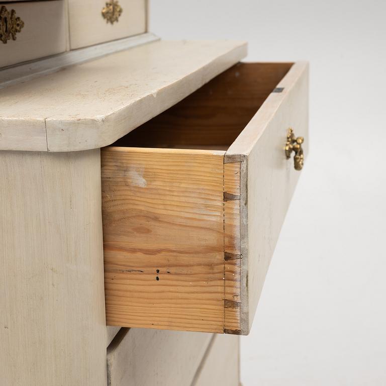 Display cabinet, 19th century.
