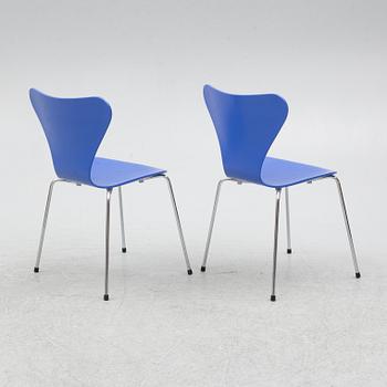 Arne Jacobsen, chairs, a pair, "The Seven", Fritz Hansen, Denmark, 1998.