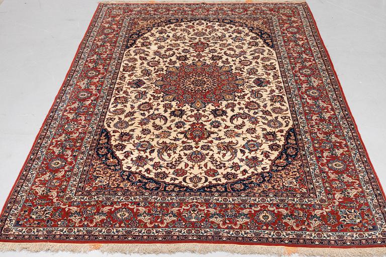 A carpet, semi-antique Esfahan, ca 336 x 212 cm.