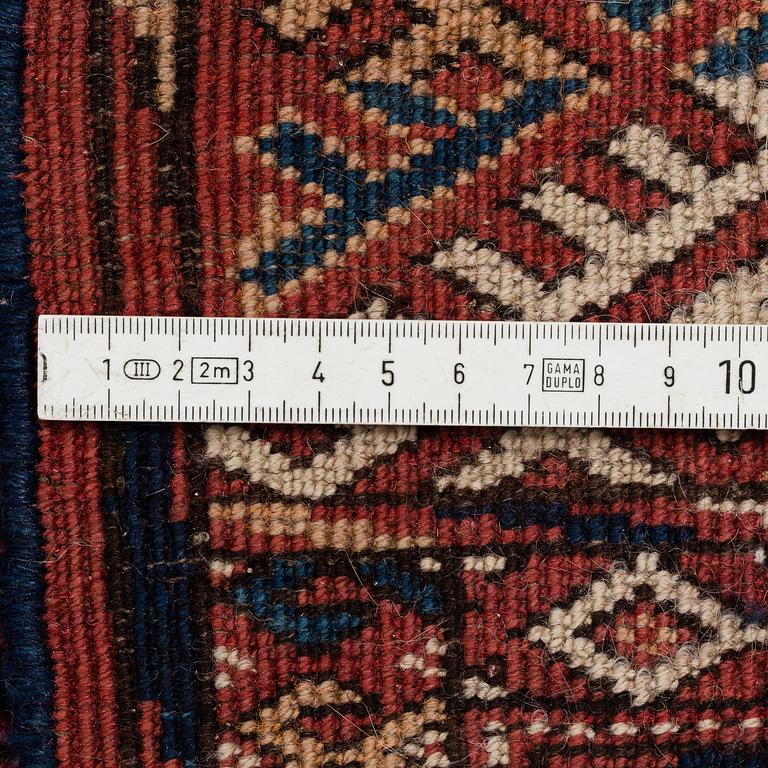 A CARPET, semi-antique Tekke Turkmen, ca 346 x 219 cm.