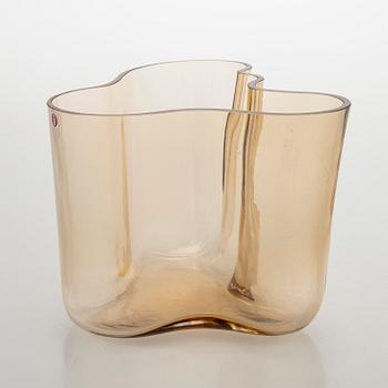 vas, "3030", signerad Alvar Aalto Iittala 1936-1996.