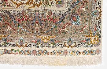 Matta, Täbris, part silk, s.k. 80 Raj, Nortvästra Iran, signerad ca 280 x 170 cm.