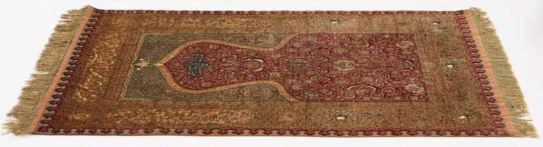 Matta, antik silke Kum Kapi med metallbroschering, Istanbul omkring 1910, "Sultan's Head Prayer" design.