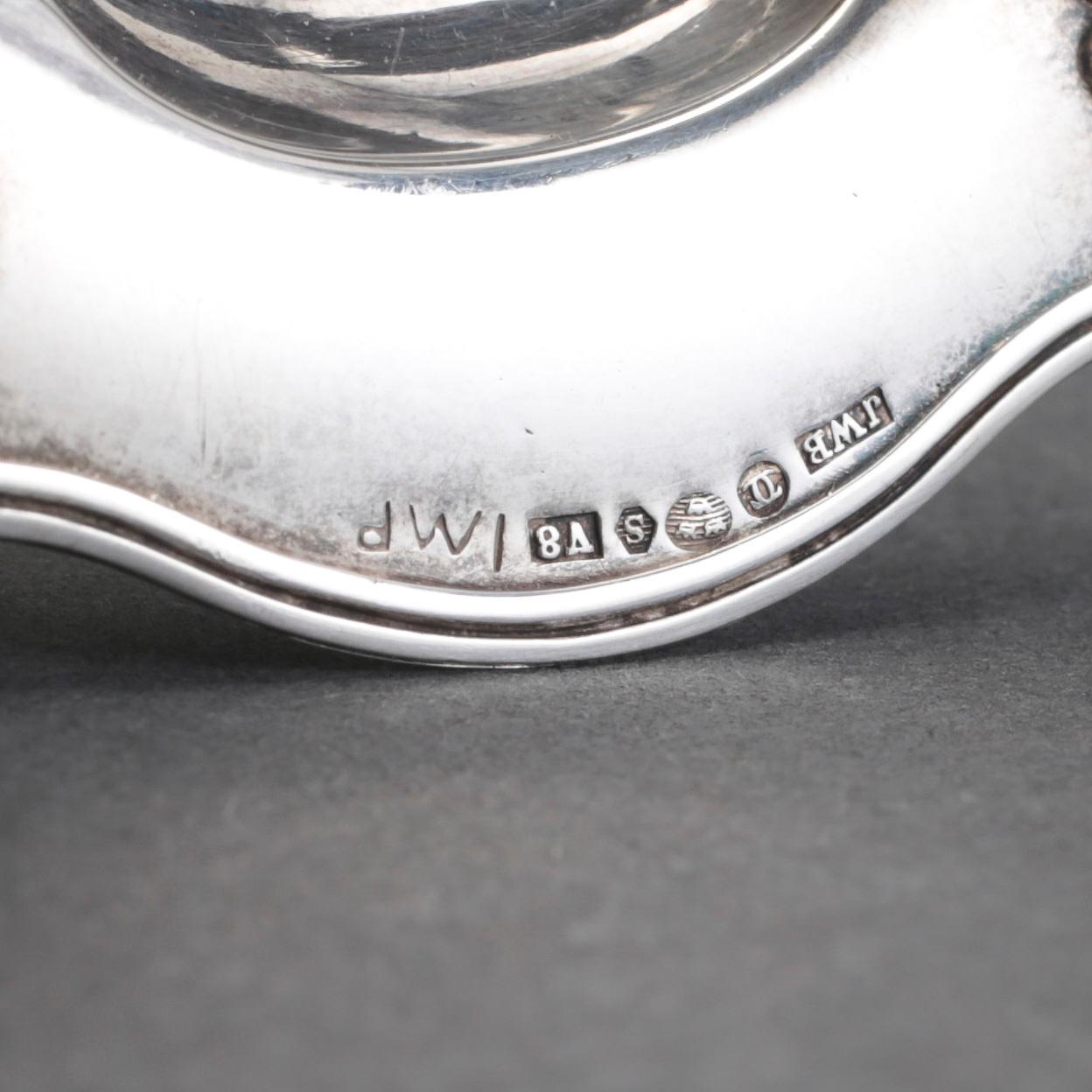 PARTI SILVER, 20 delar. Bl a Tesi, Göteborg och GAB, Stockholm 1946 samt oidentifierad mästare, 1853. Vikt ca 378 gram.