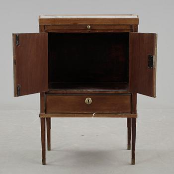 POTTSKÅP, sengustavianskt, tidigt 1800-tal.