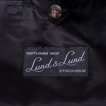 EDUARD DRESSLER, kostym bestående av kavaj samt byxa. Storlek 52.