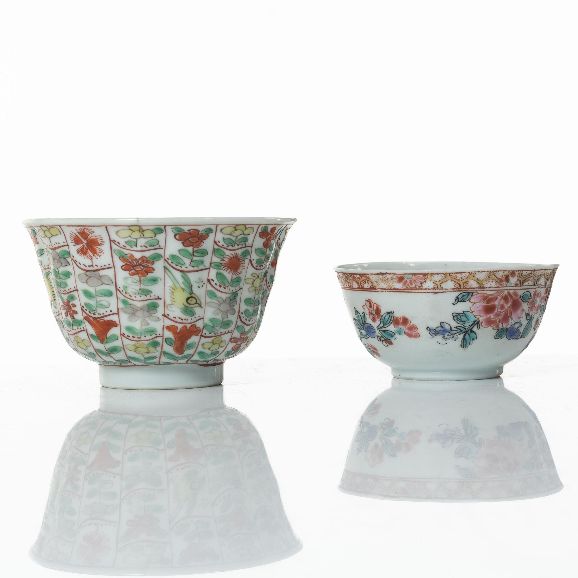 Two Chinese porcelain cups with saucers, Qing dynasty, 18th century.