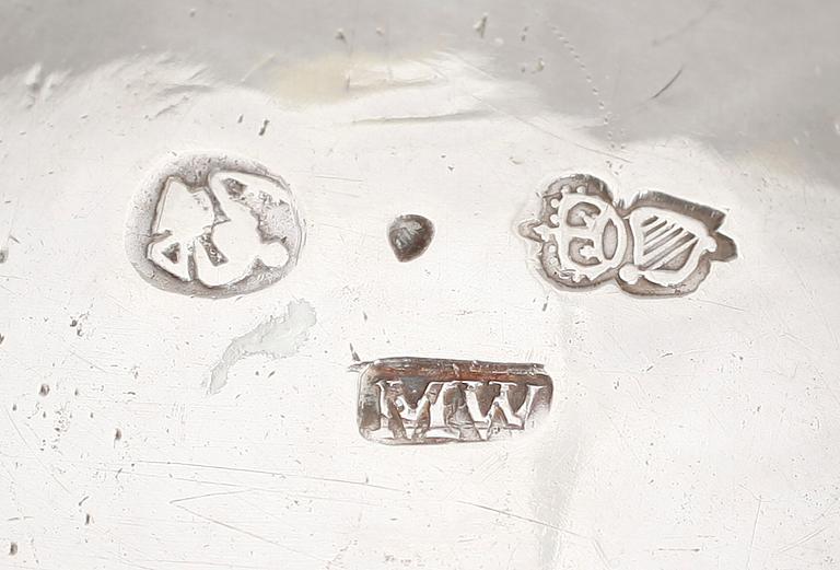 MUGG, silver, Matthew West, Dublin, 1700-talets andra hälft. Vikt ca 236 gram.