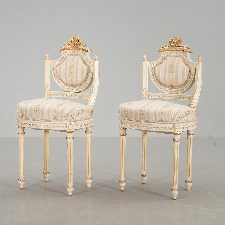 STOLAR, ett par, sk. boudoirstolar, Louis XVI-stil.
