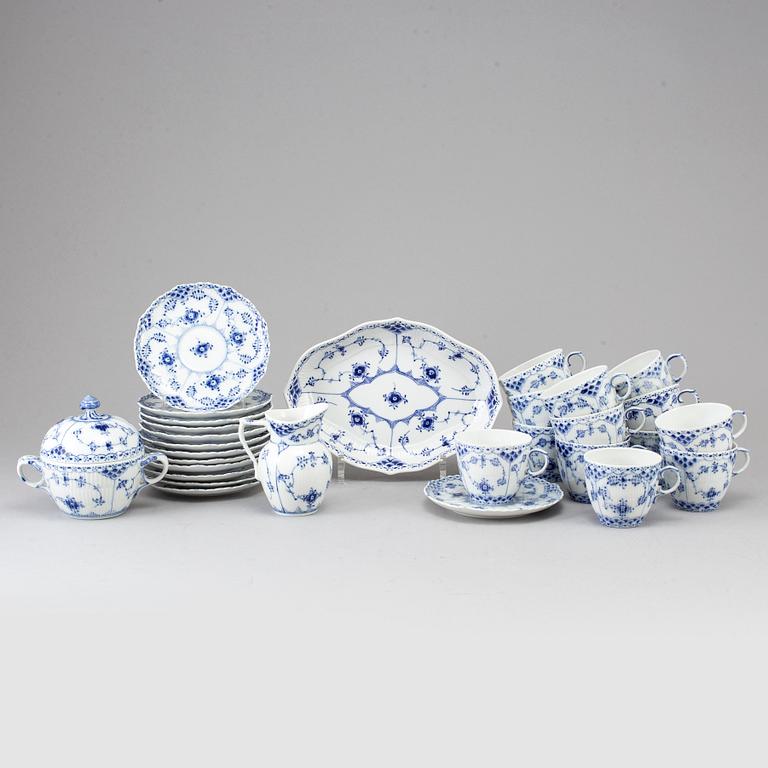 ROYAL COPENHAGEN, kaffeservis, 16 delar, porslin. "Musselmalet" Halvblonde, Danmark, 1900-talets andra hälft.