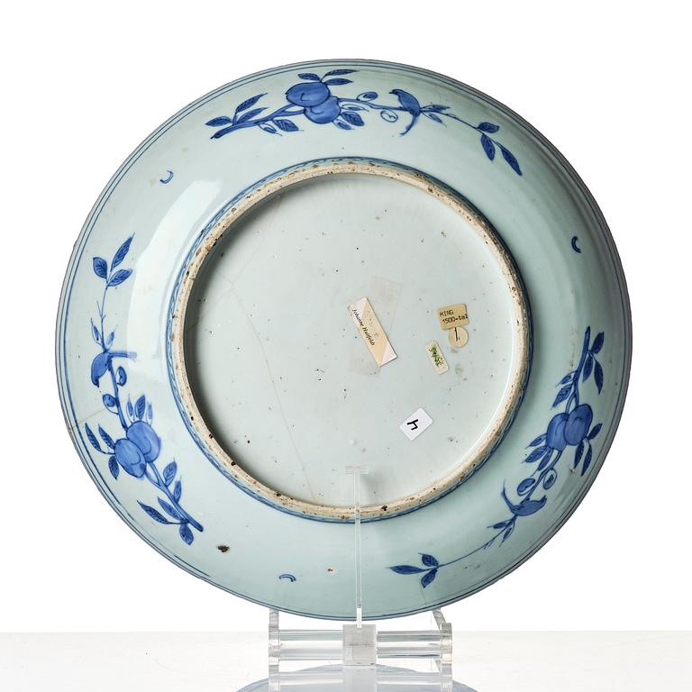 A blue and white ming dish, 16th century.